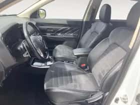 Mitsubishi Outlander (2019) thumbnail 18