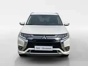 Mitsubishi Outlander (2019) thumbnail 3