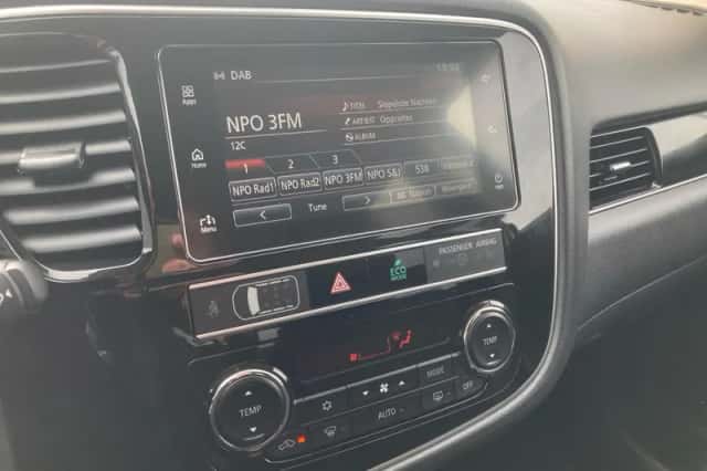 Mitsubishi Outlander (2019) thumbnail 21