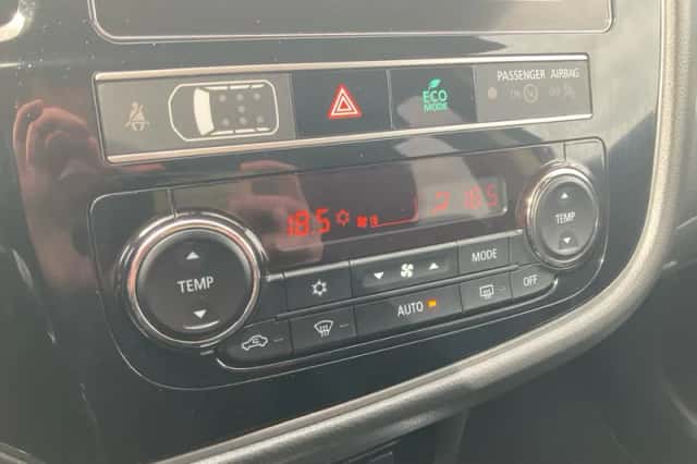 Mitsubishi Outlander (2019) thumbnail 23