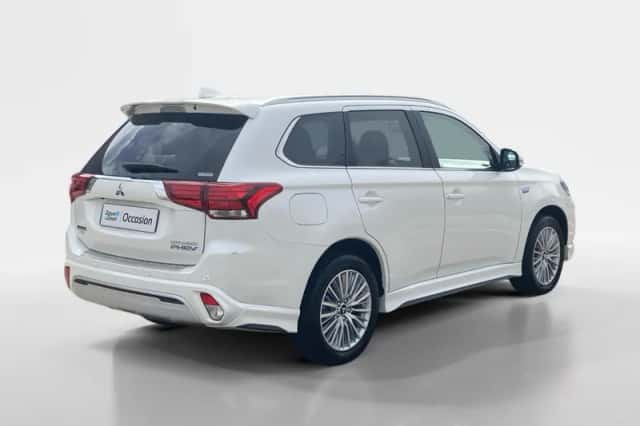 Mitsubishi Outlander (2019) thumbnail 4