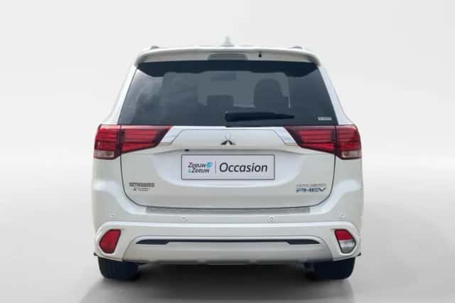 Mitsubishi Outlander (2019) thumbnail 5