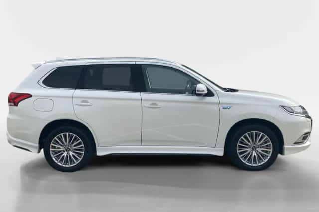 Mitsubishi Outlander (2019) thumbnail 6