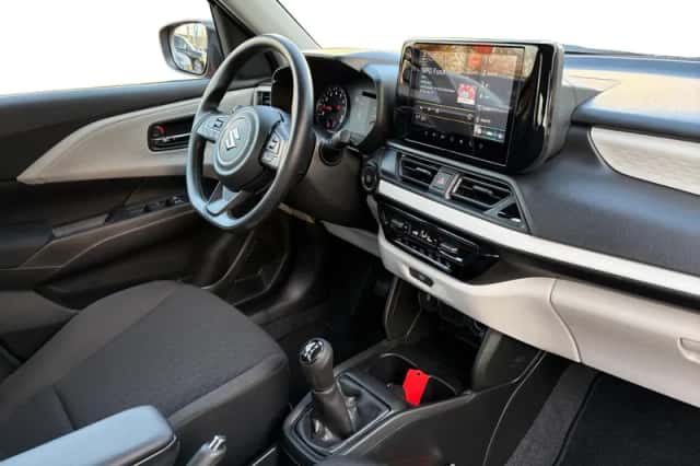 Suzuki Swift (2025) thumbnail 11