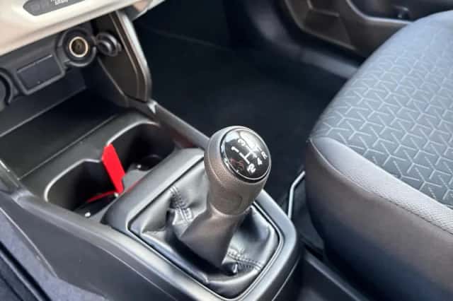 Suzuki Swift (2025) thumbnail 14