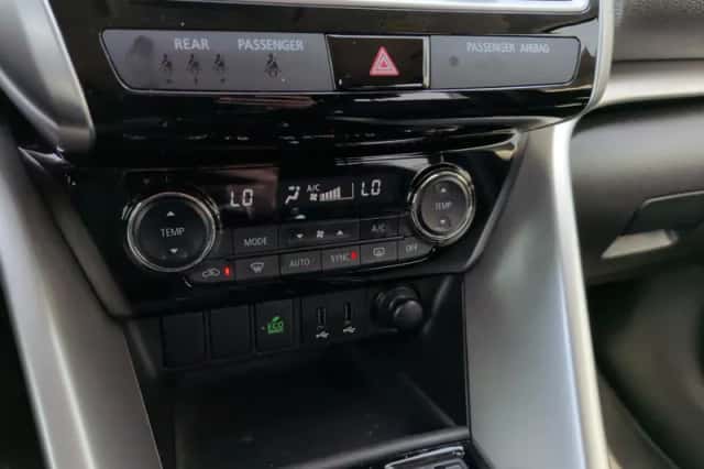 Mitsubishi Eclipse Cross (2018) thumbnail 25