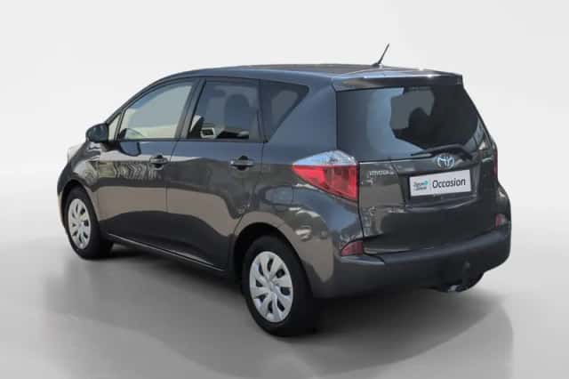 Toyota Verso-S (2013) thumbnail 6