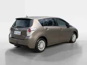 Toyota Verso (2017) thumbnail 2