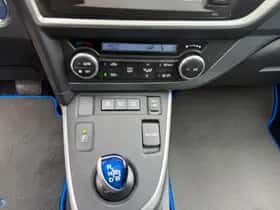 Toyota Auris (2014) thumbnail 13
