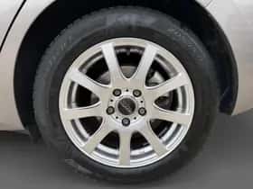 Toyota Auris (2014) thumbnail 17