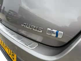 Toyota Auris (2014) thumbnail 8