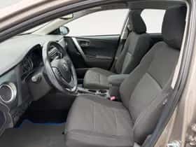 Toyota Auris (2014) thumbnail 10