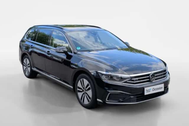 Volkswagen Passat (2021) thumbnail 3