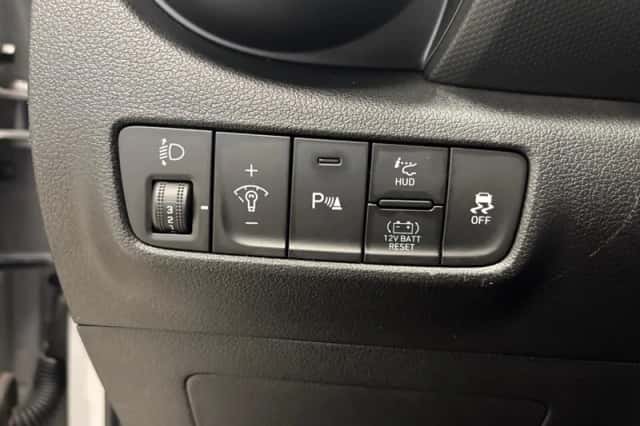 Hyundai Kona (2023) thumbnail 14