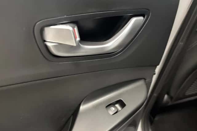 Hyundai Kona (2023) thumbnail 15