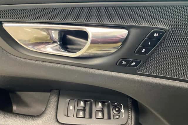 Volvo XC60 (2018) thumbnail 17