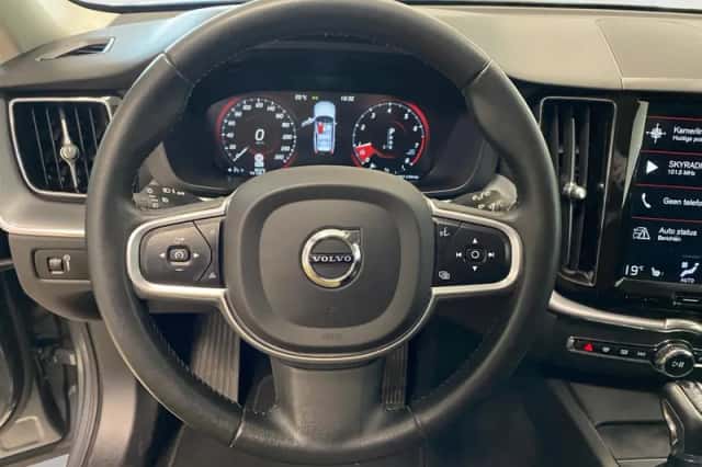 Volvo XC60 (2018) thumbnail 22