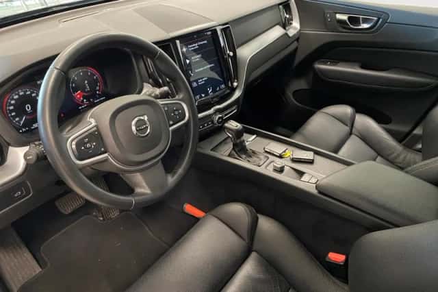 Volvo XC60 (2018) thumbnail 10