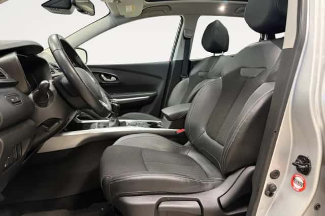 Renault Kadjar (2015) thumbnail 10