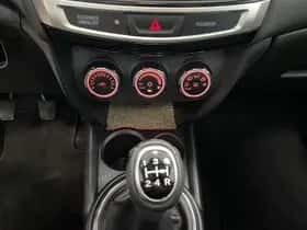 Mitsubishi ASX (2015) thumbnail 19