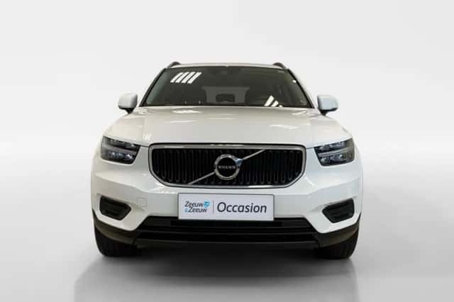 Volvo XC40 (2022) thumbnail 2