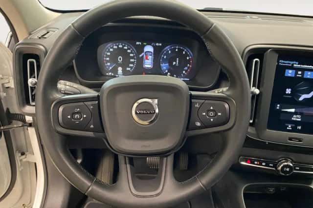 Volvo XC40 (2022) thumbnail 11