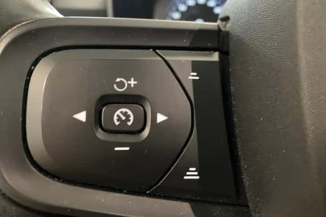 Volvo XC40 (2022) thumbnail 12
