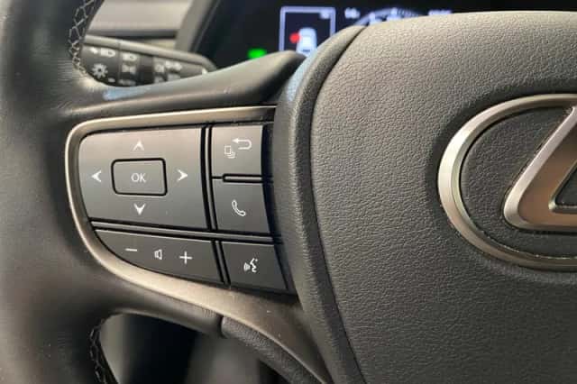 Lexus UX (2020) thumbnail 13