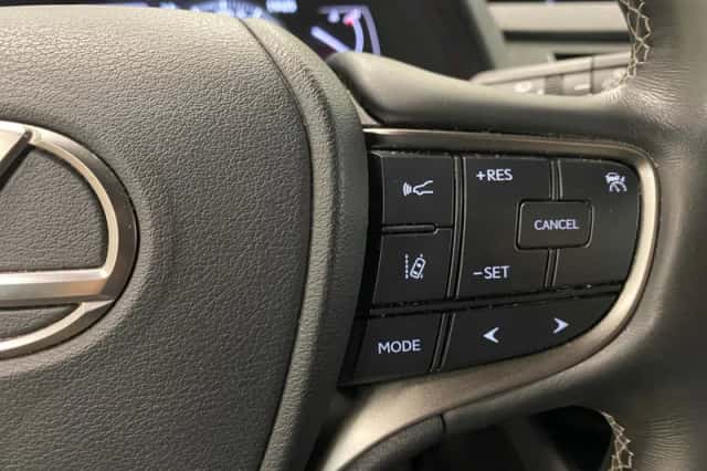 Lexus UX (2020) thumbnail 14