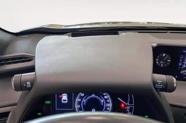 Lexus UX (2020) thumbnail 16