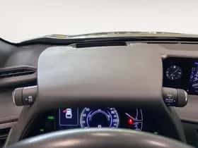 Lexus UX (2020) thumbnail 16