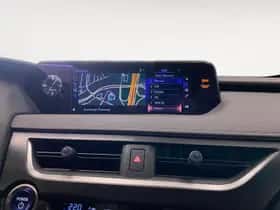 Lexus UX (2020) thumbnail 17