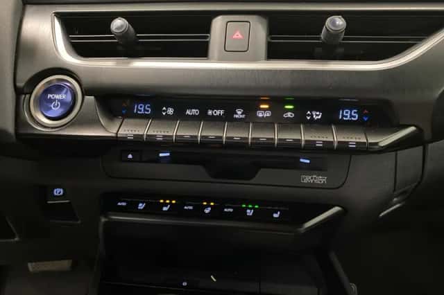 Lexus UX (2020) thumbnail 18