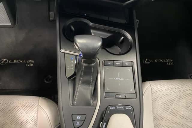 Lexus UX (2020) thumbnail 19