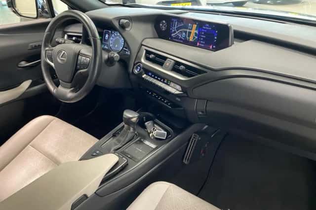 Lexus UX (2020) thumbnail 28