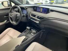 Lexus UX (2020) thumbnail 28
