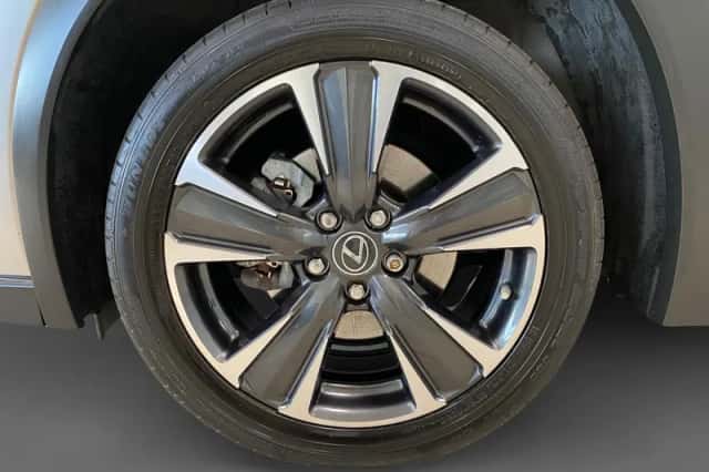 Lexus UX (2020) thumbnail 8