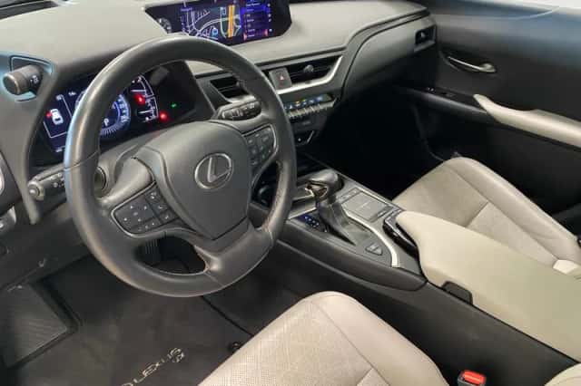 Lexus UX (2020) thumbnail 10