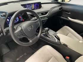 Lexus UX (2020) thumbnail 10