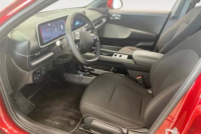 Hyundai Ioniq 6 (2023) thumbnail 11