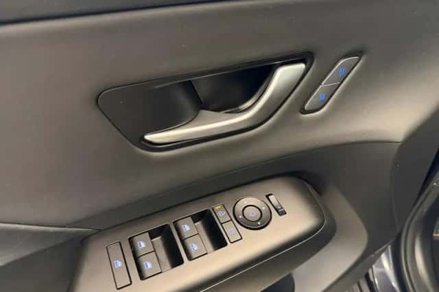 Hyundai Kona (2023) thumbnail 26