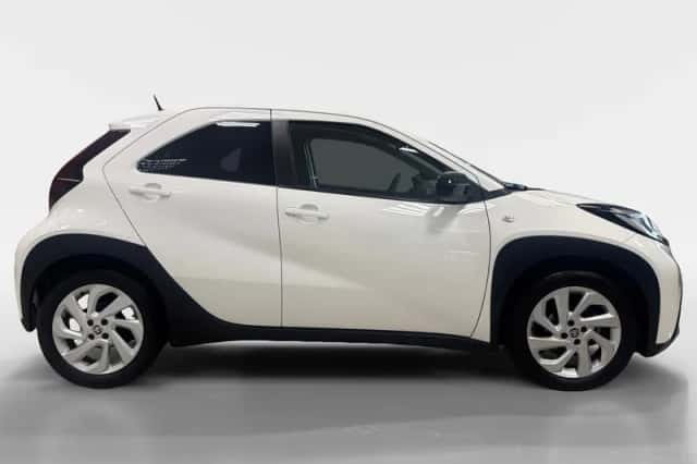 Toyota Aygo (2023) thumbnail 4