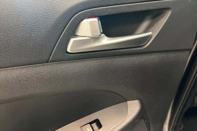 Hyundai Tucson (2017) thumbnail 23