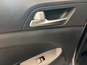 Hyundai Tucson (2017) thumbnail 23