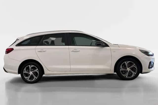 Hyundai i30 (2022) thumbnail 4
