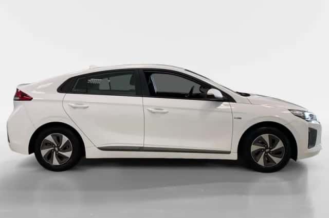 Hyundai Ioniq (2017) thumbnail 4