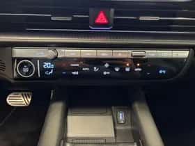 Hyundai Ioniq 6 (2023) thumbnail 13