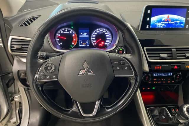 Mitsubishi Eclipse Cross (2018) thumbnail 12