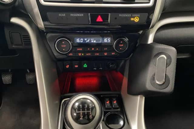 Mitsubishi Eclipse Cross (2018) thumbnail 26