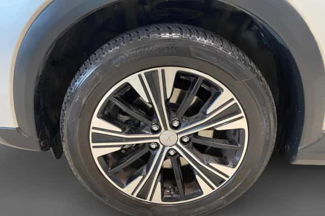 Mitsubishi Eclipse Cross (2018) thumbnail 9